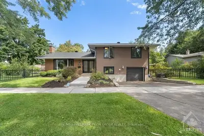 Detached in Beacon Hill North - South and Area