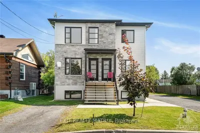 Triplex in Champlain