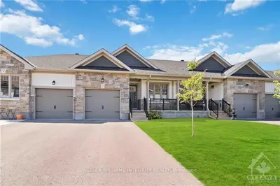 Att/Row/Townhouse in Smiths Falls