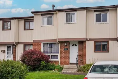 Condo Townhouse in Blackburn Hamlet