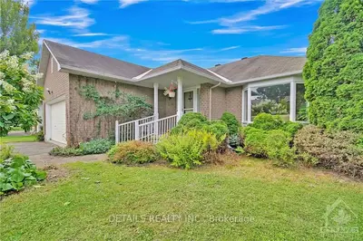 Detached in Russell