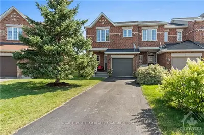 Att/Row/Townhouse in Blossom Park - Airport and Area