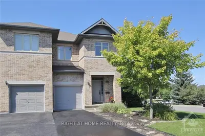 Att/Row/Townhouse in Barrhaven