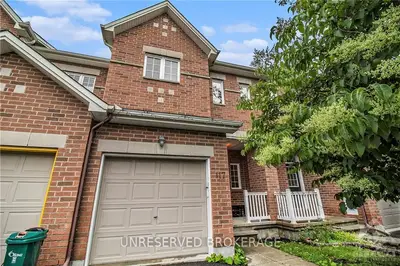 Att/Row/Townhouse in Kanata