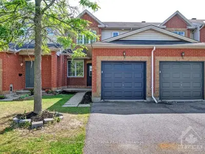 Att/Row/Townhouse in Hunt Club - South Keys and Area