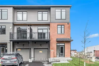 Att/Row/Townhouse in Blossom Park - Airport and Area