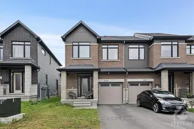 Att/Row/Townhouse in Orleans - Convent Glen and Area