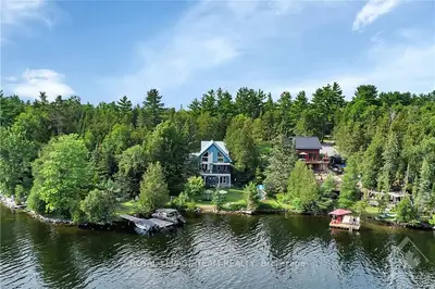 Detached in Lanark Highlands