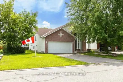 Detached in Russell