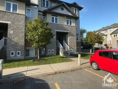 Condo Apartment in Cyrville - Carson Grove - Pineview