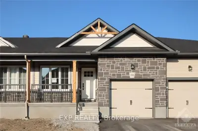 Att/Row/Townhouse in Smiths Falls
