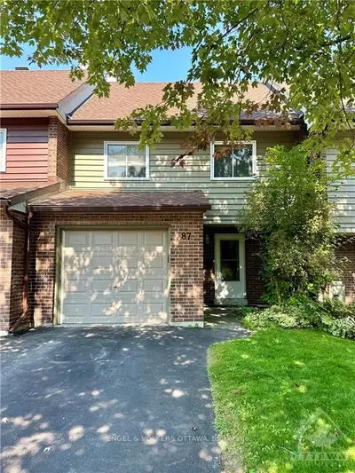 Condo Townhouse in Blackburn Hamlet