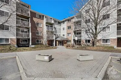 Condo Apartment in Manor Park - Cardinal Glen and Area