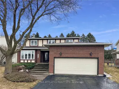 6346 Lumberman Way, Orleans - Convent Glen And Area, On K1c 1e2