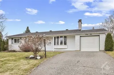 42 PARKMOUNT Crescent, South of Baseline to Knoxdale, ON K2H 5T5