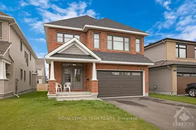 703 Moonflower Crescent, Blossom Park - Airport And Area, On K1t 0x8
