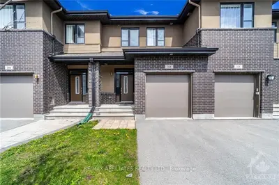 Att/Row/Townhouse in Kanata