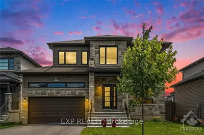 Detached in Russell