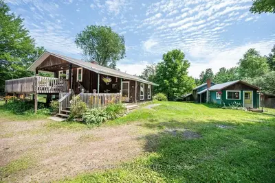 Detached in Laurentian Valley