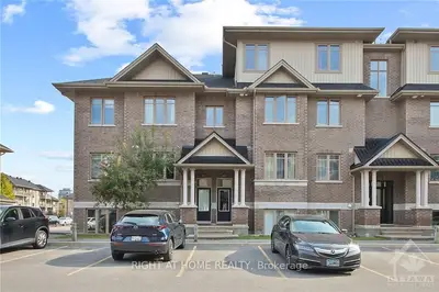 Condo Apartment in Barrhaven