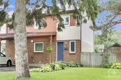 Att/Row/Townhouse in Bells Corners and South to Fallowfield