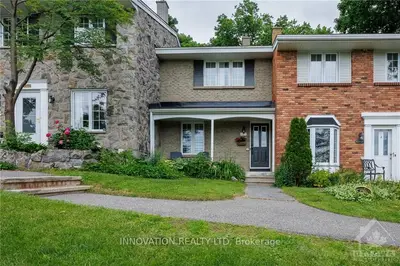 Att/Row/Townhouse in Billings Bridge - Riverside Park and Area