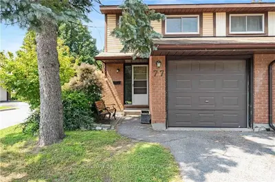 Condo Townhouse in Kanata
