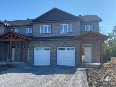 Att/Row/Townhouse in Russell