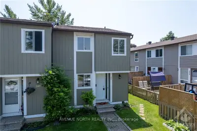 Condo Townhouse in Barrhaven