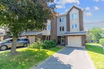 Condo Townhouse in Barrhaven