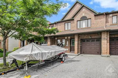 Att/Row/Townhouse in Barrhaven