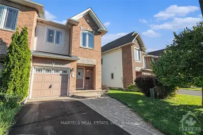 Att/Row/Townhouse in Beacon Hill North - South and Area