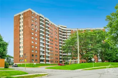 Condo Apartment in Cityview - Parkwoods Hills - Rideau Shore