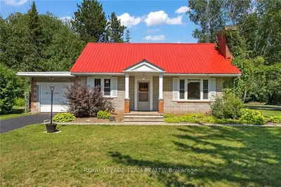 Detached in Bonnechere Valley