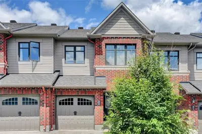 Att/Row/Townhouse in Kanata