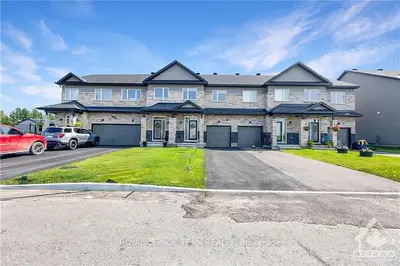 Att/Row/Townhouse in Carp - Huntley Ward