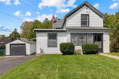 Detached in Brockville