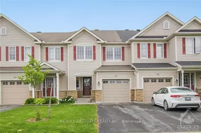 Att/Row/Townhouse in Kanata