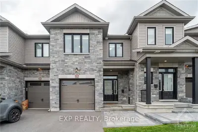 Att/Row/Townhouse in Stittsville - Munster - Richmond