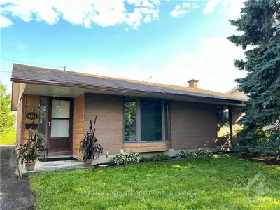 Detached in Britannia Heights - Queensway Terrace N and Area