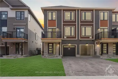 Att/Row/Townhouse in Kanata