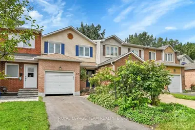 Att/Row/Townhouse in Kanata