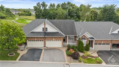 Att/Row/Townhouse in Barrhaven