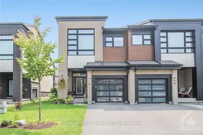 Att/Row/Townhouse in Kanata