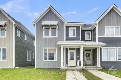 Att/Row/Townhouse in Stittsville - Munster - Richmond