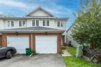 Att/Row/Townhouse in Carlington - Central Park