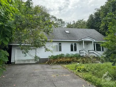 18 Sandridge Road, Manor Park - Cardinal Glen And Area, On K1k 0a8