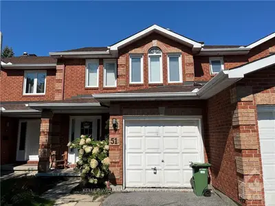 Att/Row/Townhouse in Kanata