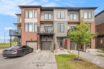 Att/Row/Townhouse in Kanata