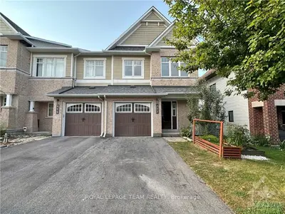 Att/Row/Townhouse in Kanata
